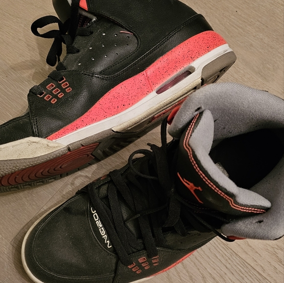 Nike Air Jordan - Picture 1 of 4